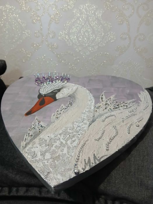 Картина с лебед за влюбени