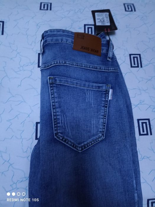Продам новые джинсы 52
