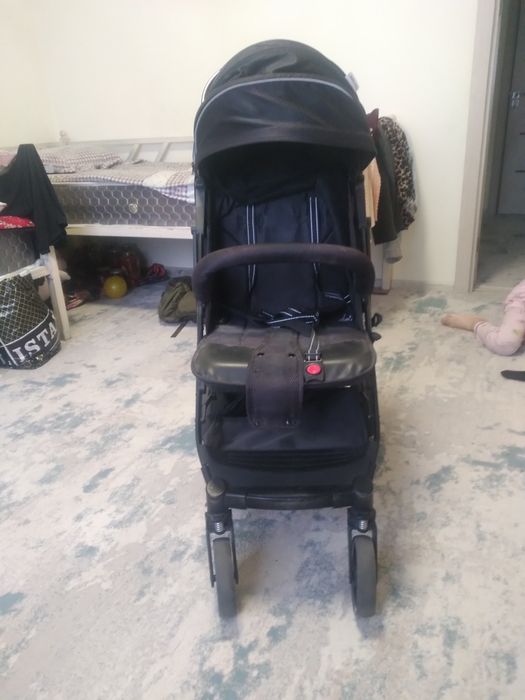 Болалар коляскаси сотилади.