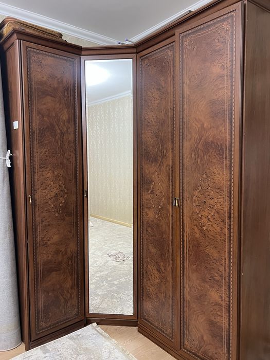 Шкаф угловой, б/у, 4-х дверный