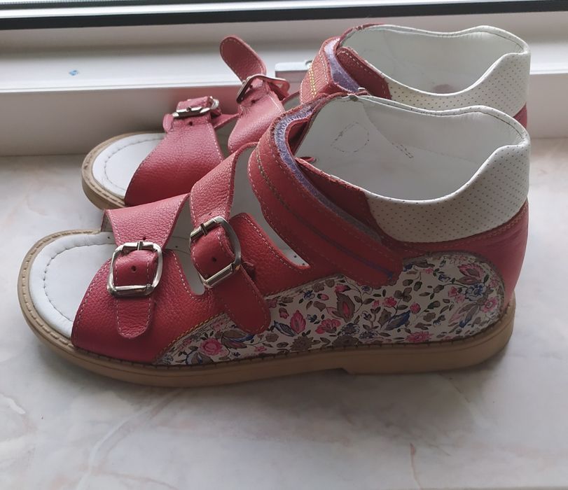 Сандалии для девочки
