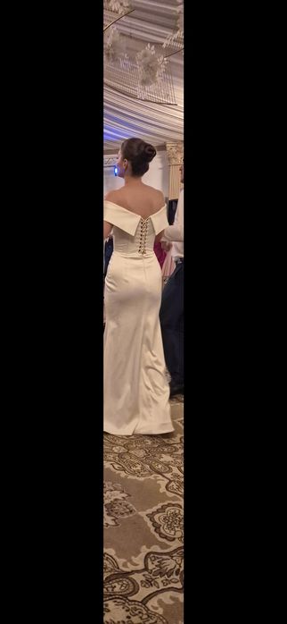 Rochie de mireasă cu maneci detasabile si trenă