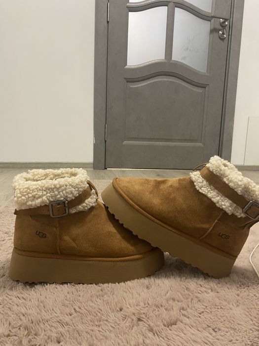 Vand UGG!! Is super!! Nu iam purtat, iam cumparat  de cateva zile