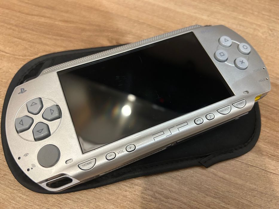 Sony PlayStation PSP-1000 + card 64GB