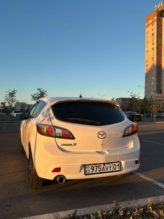 Mazda 3 2010 хэтчбэк