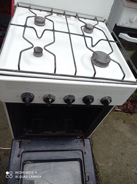 Oferta aragaz Metalica cu 4 ochiuri +cuptor 400 lei