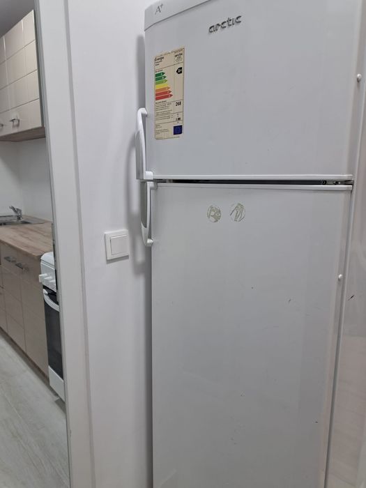 Inchiriez apartament cu doua camere Vlaicu