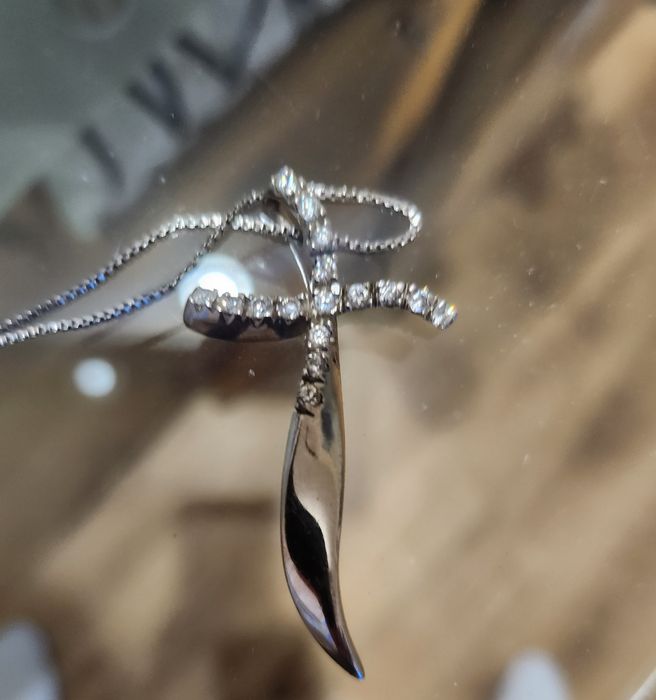 Сребърен кръст със цирконий