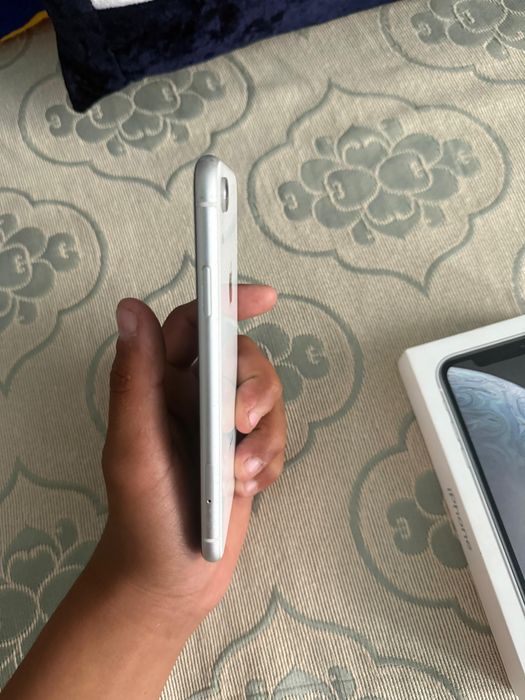 Айфон хр ……………..