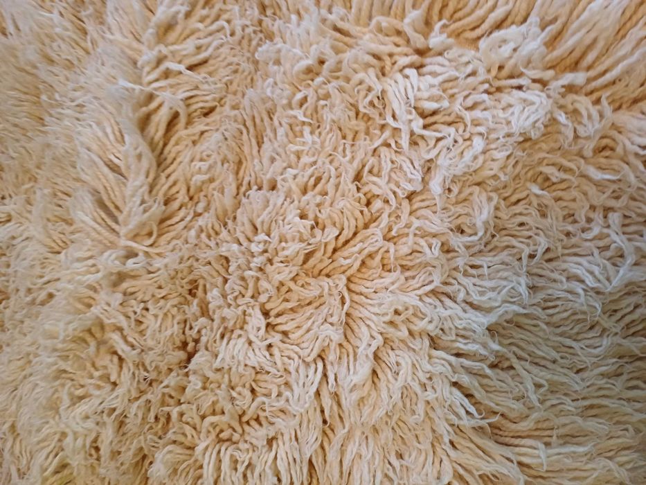 Продавам бели, ръчно тъкани губери