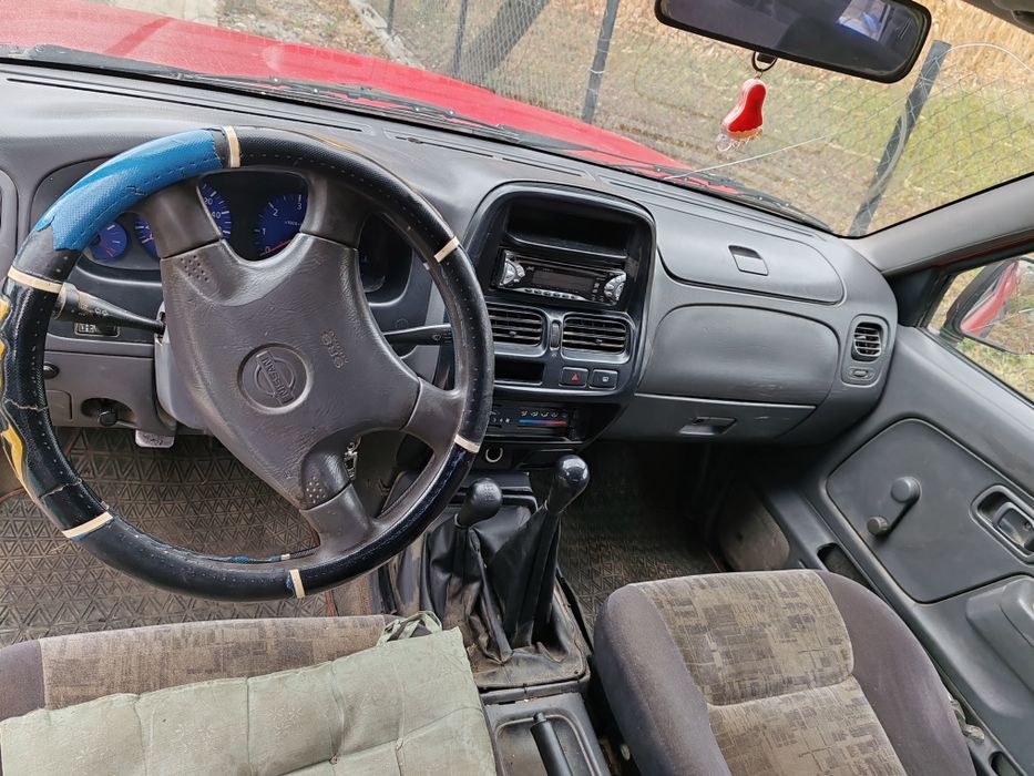 Vând jeep Navara 2002