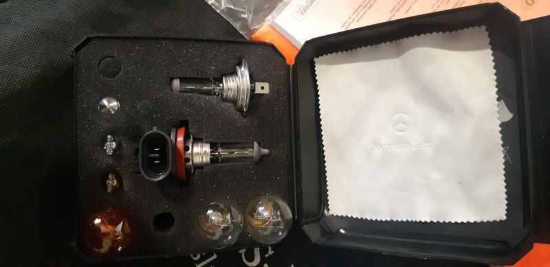 Мерцедес резервен комплект бушони крушки Оригинални!