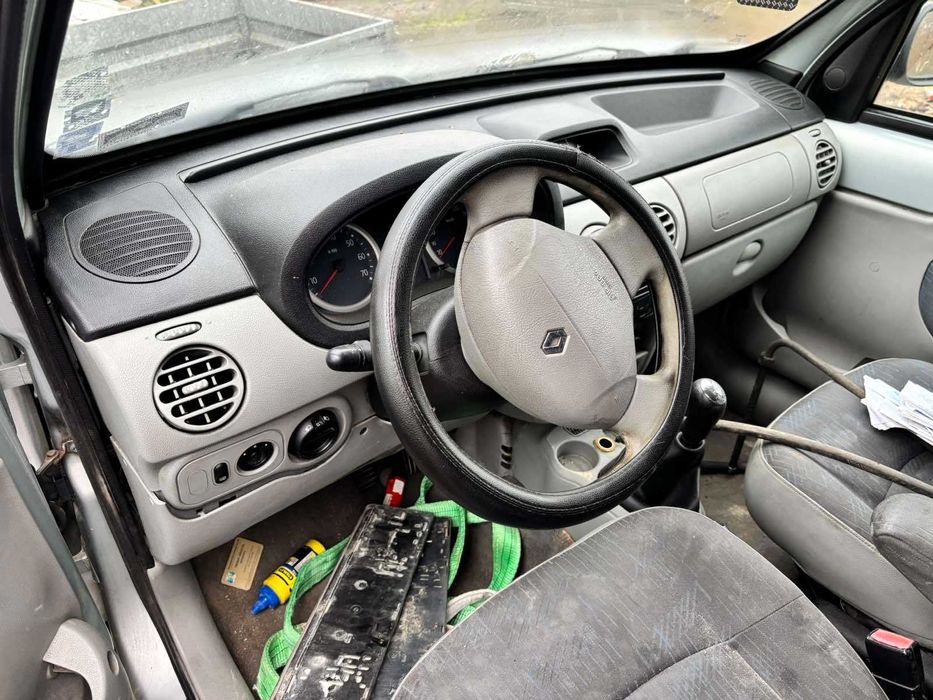 Рено Канго продава се на части