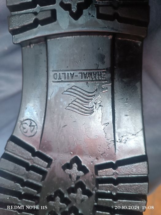 Продам зимние берцы