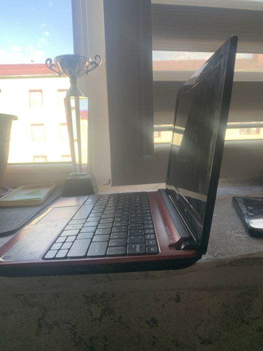 Продаю Acer модел Acer Aspire One D270 торг есть