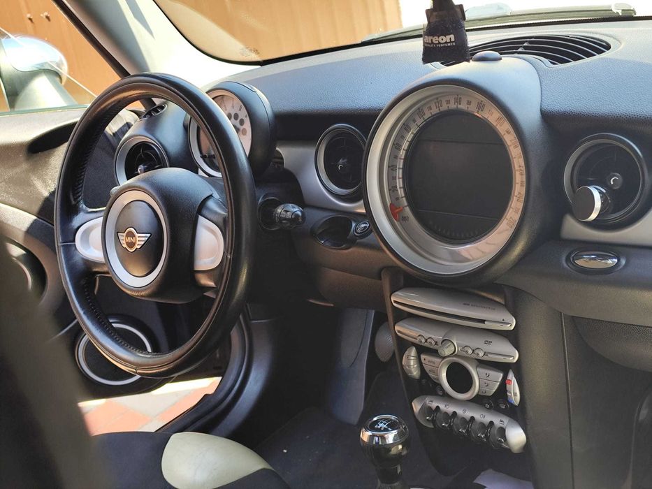 Vand MINI One (2009)  1.4 Benzină  97.800 km  Navigație