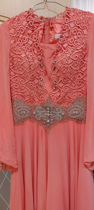 Продам Нарядные платье.