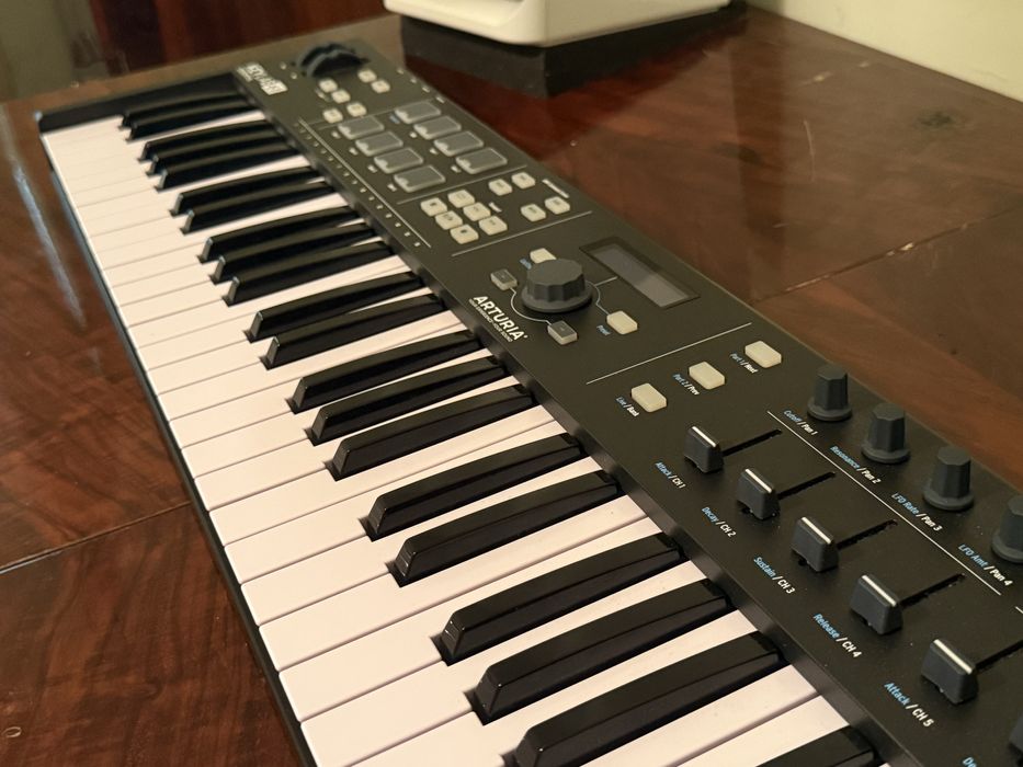 Midi klavish/ Midi клавиатура Arturia Keylab Essenrial 61 MKII