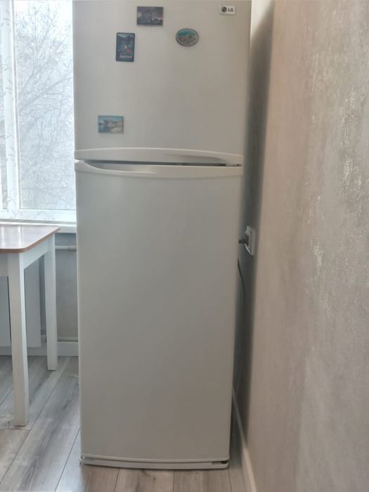 Холодильник двухкамерный  LG