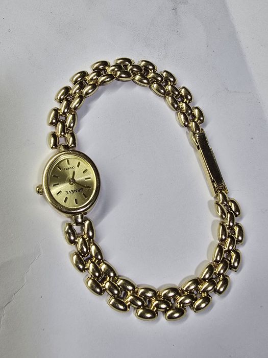 Золотые женские часы..