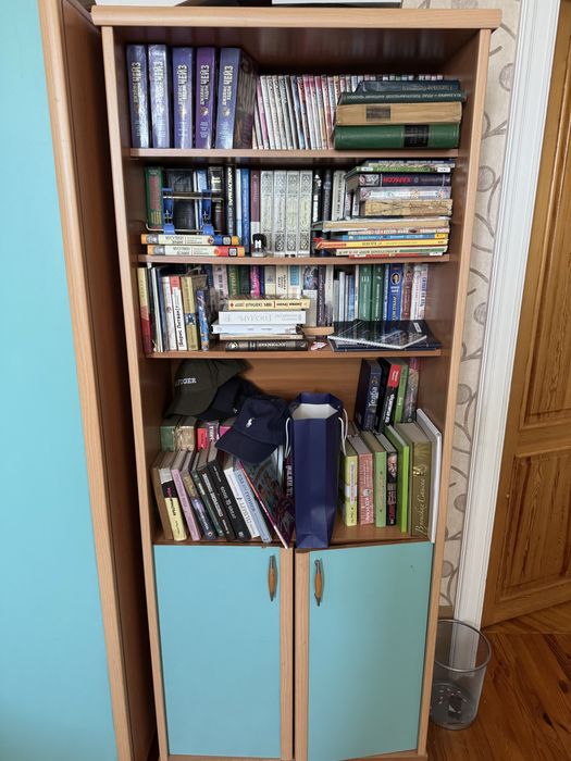 Shoshilinch! O'smirlar uchun mebel komplekti (Shkaf, stol, stellaj)