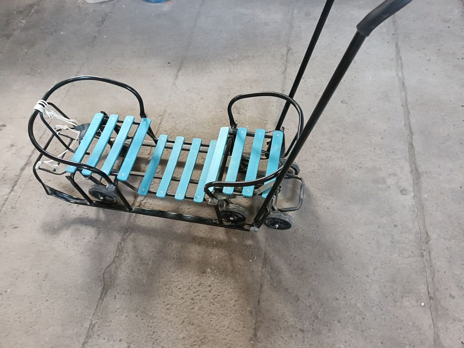 Продам санки двойные