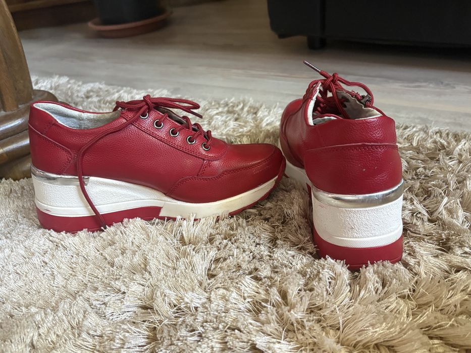 Adidași cu șiret din piele naturală