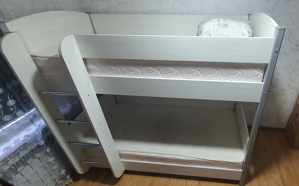 Кровать двухъярусная