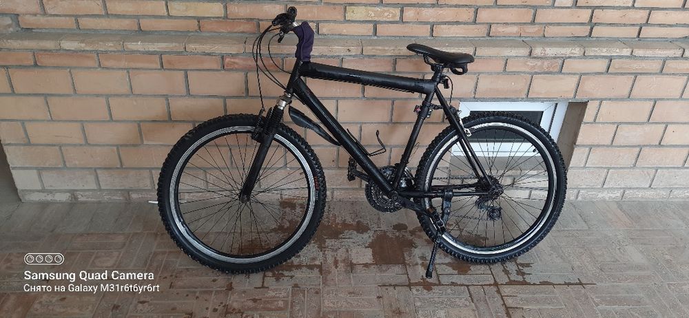 Велосипед 28 размер перекрашен на черный.