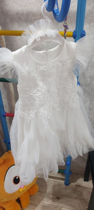 Продам платье с ободком