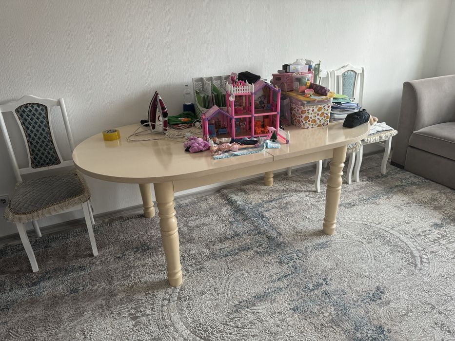 Стол размером 2м,раздвижной 3м