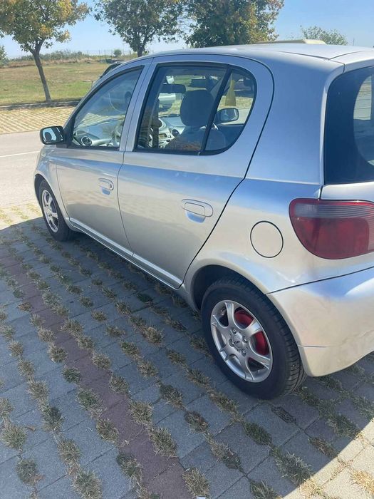 Toyota Yaris бензин