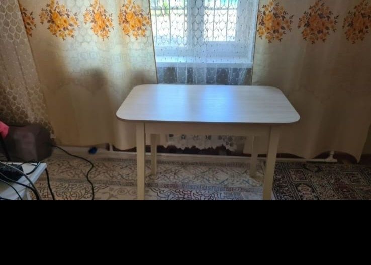 Стол в отличном состоянии фабричный