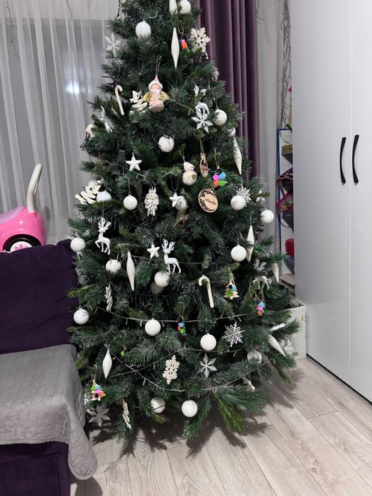 Brad artificial nins 210 cm