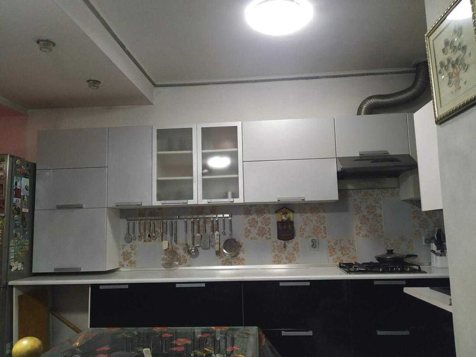 Продам дом возле парка