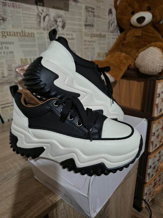 Маратонки кожени