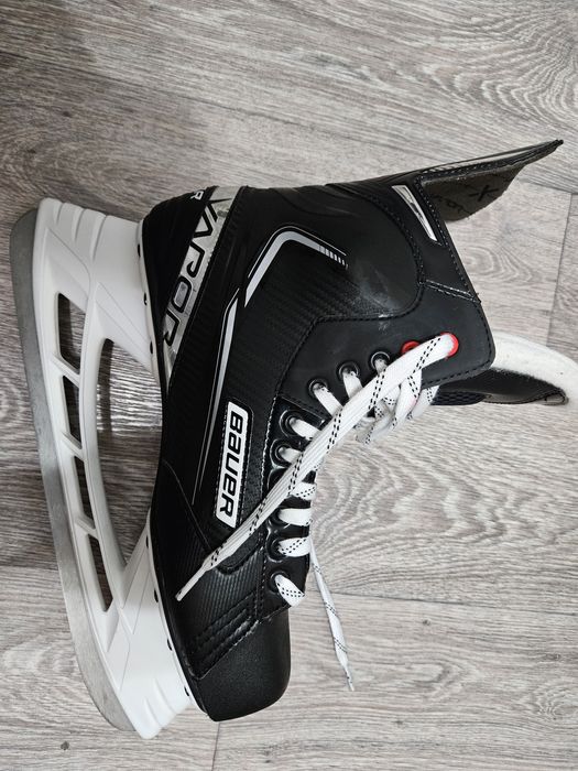 Продам коньки Bauer Vapor