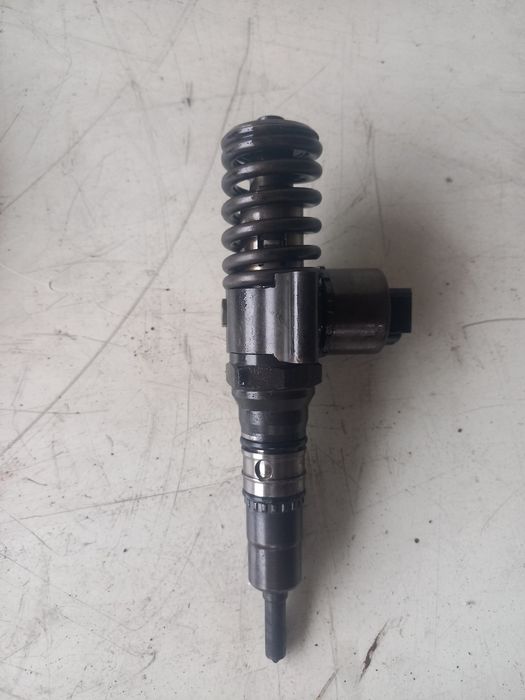 Дюзи Audi A4 B7 2.0tdi