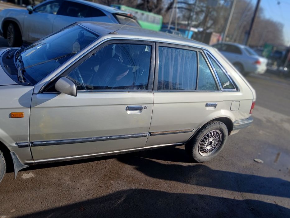 Продам машину мазда 323