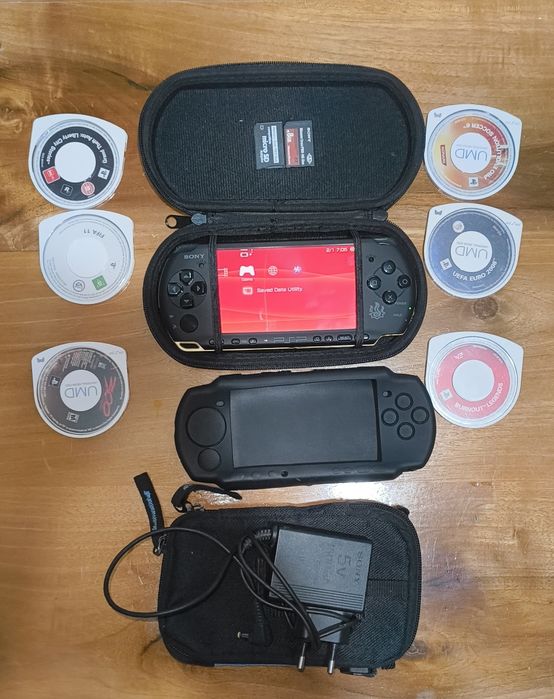 Vând psp 3000 series Monster Hunter Limited Edition  modat