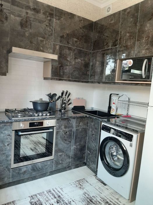 Продаю квартиру без маклер 45 кв новостройкк 2х комнота