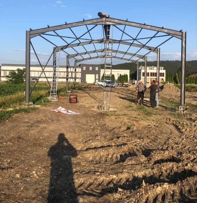 Vând hala metalica