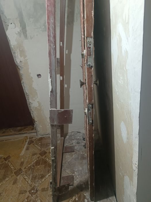 Продам железную входную дверь из квартиры