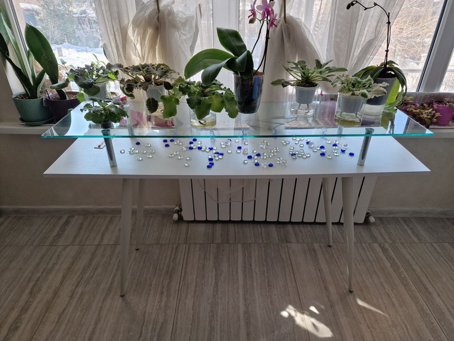 Столик для цветов