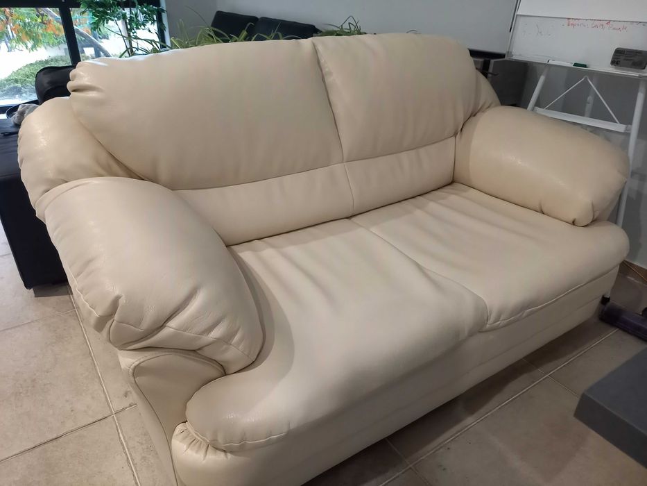 Продавам кожен разтегателен диван ”двойка”