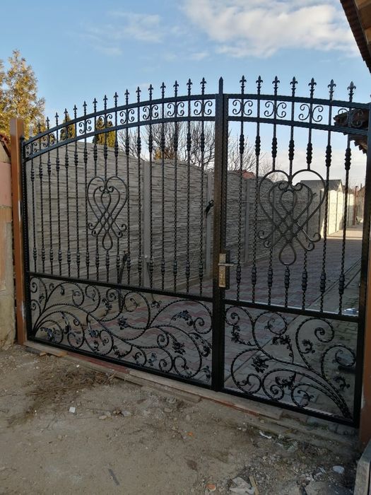 Confecționam la comandă porț,i garduri, balustrade