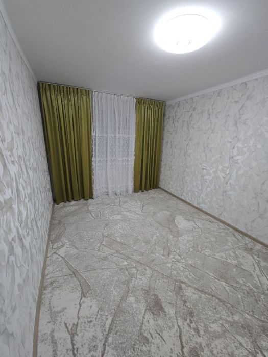 Срочно продается отличная 2комнатная квартира на 4этаже ,раздельные ко