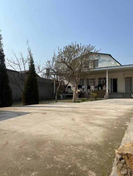 Uy sotiladi Dala hovli hamma sharoitga ega