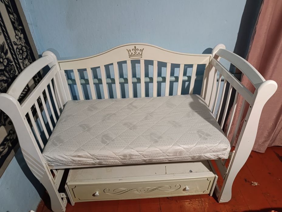 Продам Манеж с матрасом ходунки