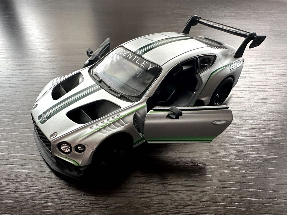 Метални колички Aston Martin & Bentley Kinsmart 1:36
